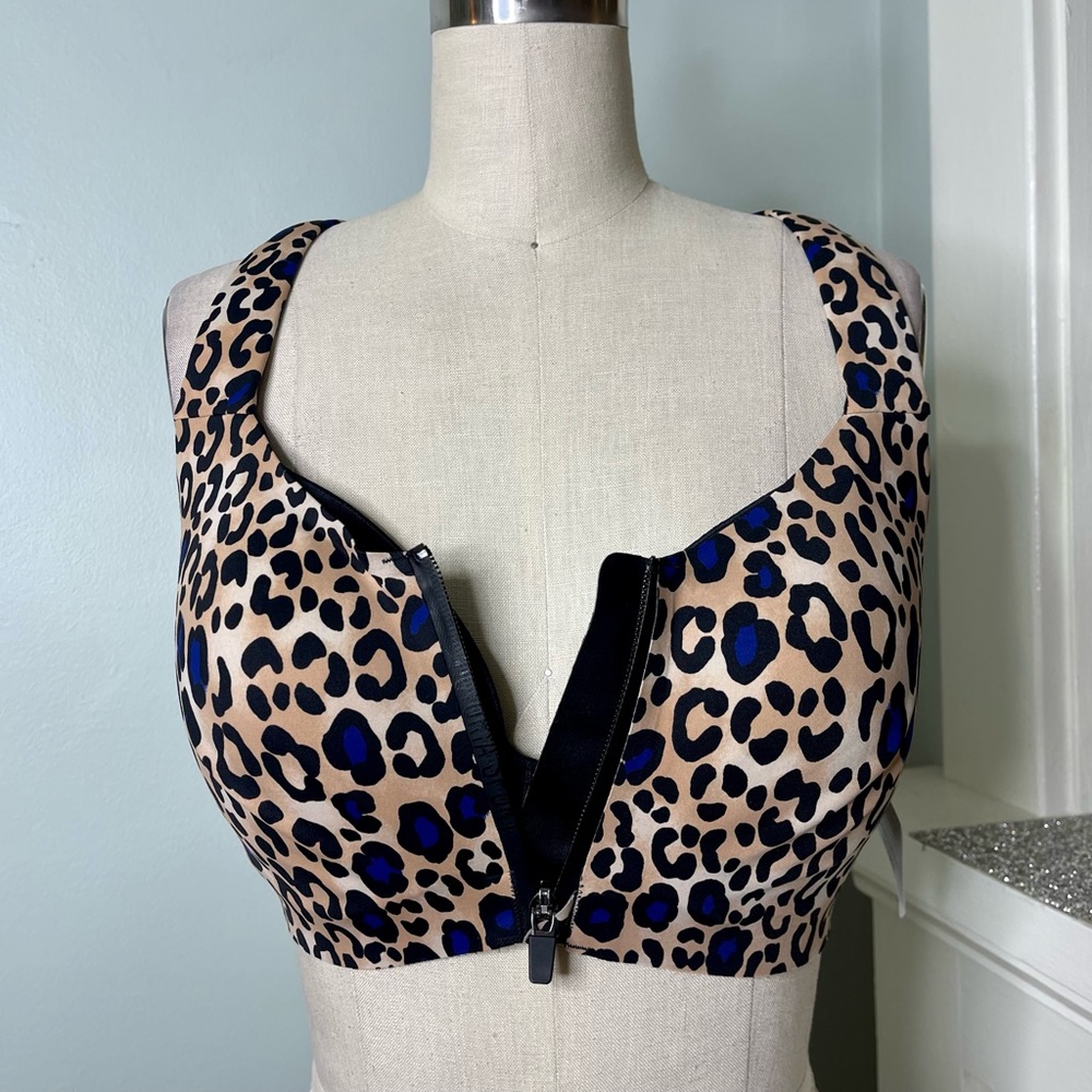 Victoria's Secret Incredible Knockout Ultra Max Front-Close Lightly Padded Bra - Picture 8 of 11